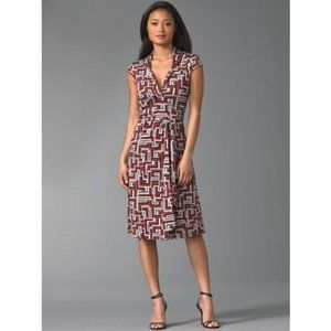 Diane von Furstenberg • 100% Silk Griffith Wrap Dress || Size 2